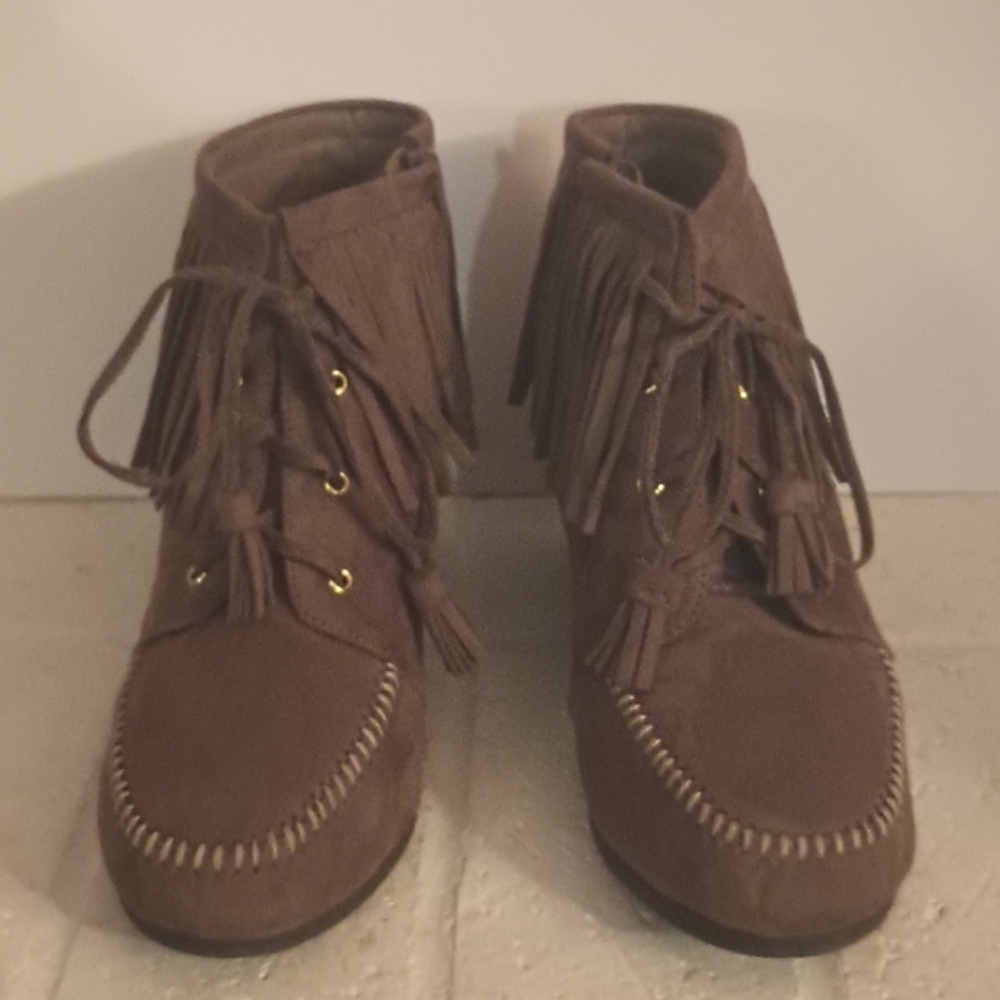 Women's Maurices brown fringe wedge shoes sz 10M
